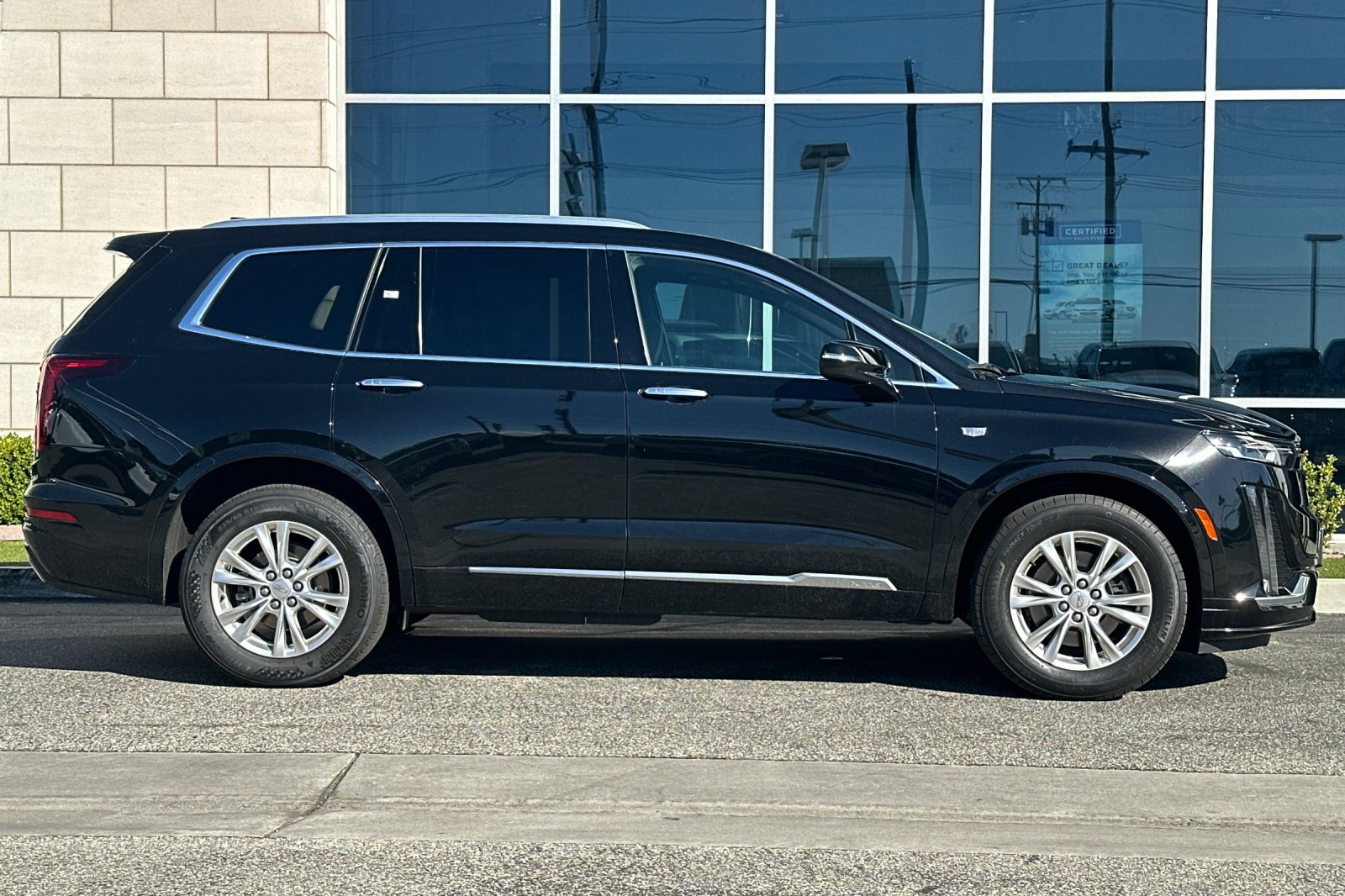 Used 2024 Cadillac XT6 Luxury FWD image 3