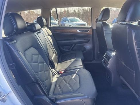 Used 2024 Volkswagen Atlas SE AWD/4WD image 35