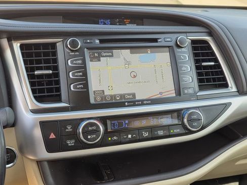 Used 2017 Toyota Highlander XLE image 8