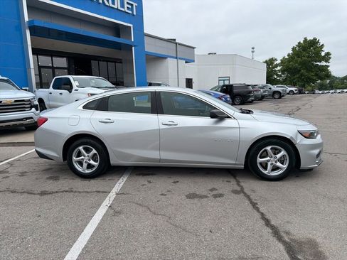 Used 2018 Chevrolet Malibu LS FWD image 2