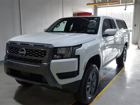 Used 2025 Nissan Frontier SV image 18