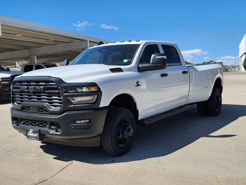New 2026 RAM 3500 Tradesman AWD/4WD image 4