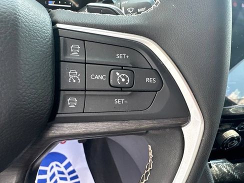 Used 2023 Jeep Grand Cherokee L Limited AWD/4WD image 20
