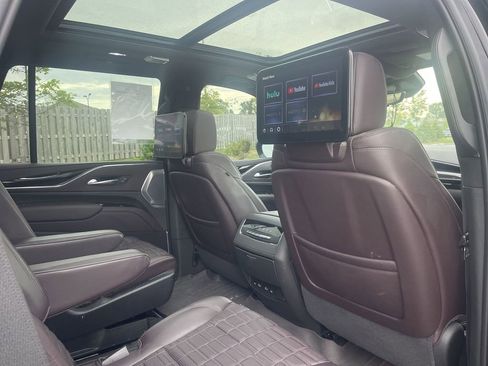Used 2023 Cadillac Escalade Sport Platinum w/ Heavy-Duty Trailer Package AWD/4WD image 32