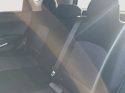 Used 2022 Kia Soul LX image 16