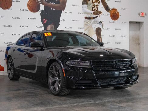 Used 2018 Dodge Charger SXT w/ Blacktop Package image 18