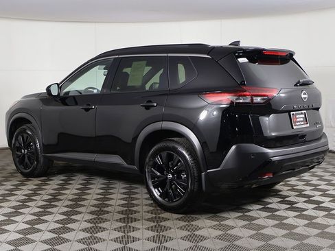 Used 2023 Nissan Rogue SV w/ SV Premium B Package image 9