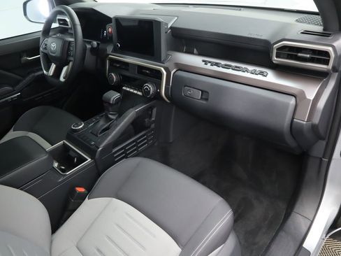 Used 2024 Toyota Tacoma TRD Sport image 17