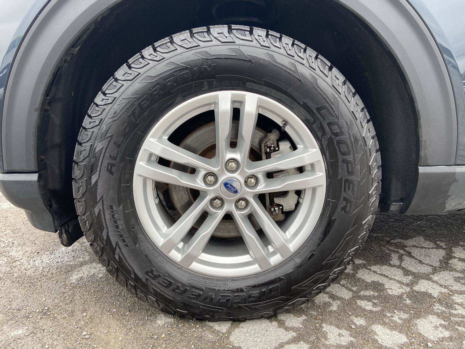 Used 2023 Ford Explorer XLT AWD/4WD image 16