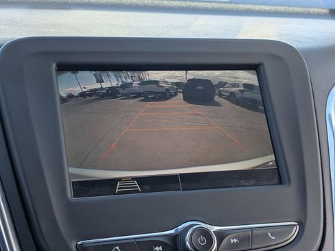Used 2022 Chevrolet Equinox LT w/ Driver Convenience Package FWD image 24