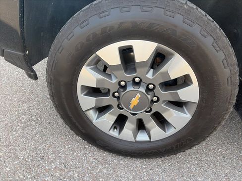 Used 2024 Chevrolet Silverado 2500 Custom w/ Custom Value Package image 13