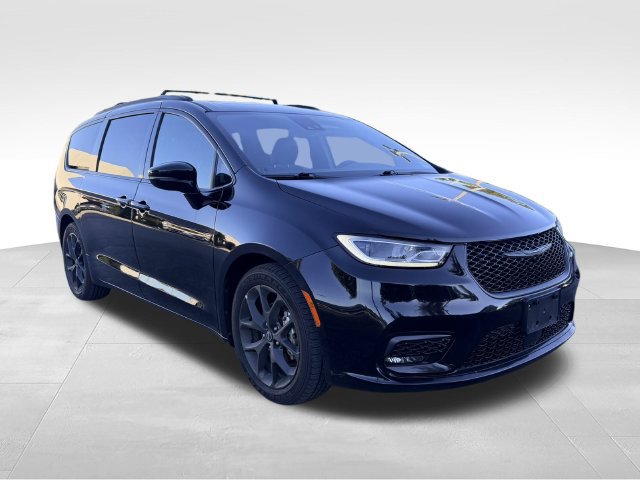 Used 2025 Chrysler Pacifica Limited FWD image 3