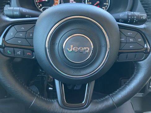 Used 2018 Jeep Renegade Altitude w/ Advanced Technology Group FWD image 15