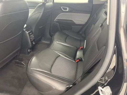 Used 2022 Jeep Compass Latitude image 11