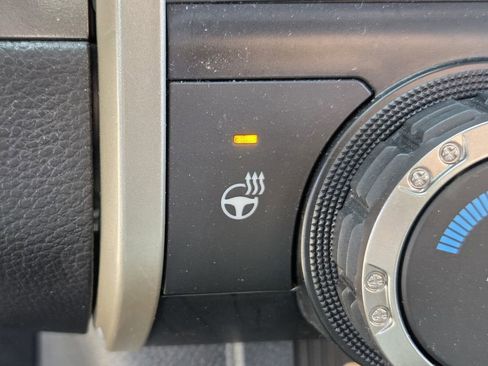 Used 2024 Toyota Tacoma TRD Sport AWD/4WD image 19