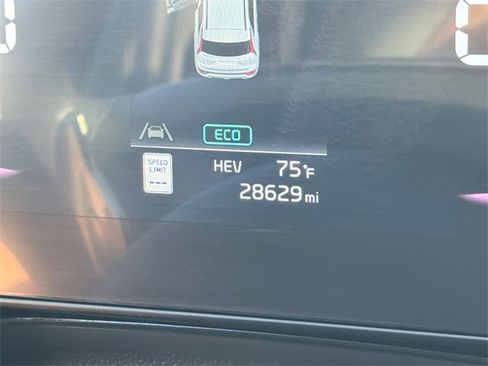 Used 2024 Kia Niro SX Touring image 30