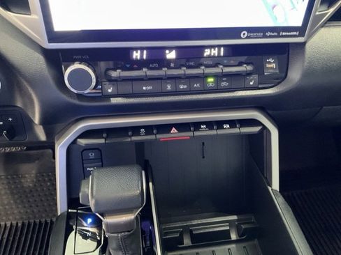 Used 2022 Toyota Tundra SR5 w/ SR5 Premium Package image 15