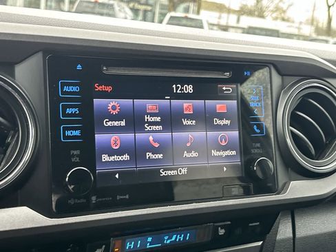 Used 2017 Toyota Tacoma TRD Off-Road w/ Premium & Technology Package image 20