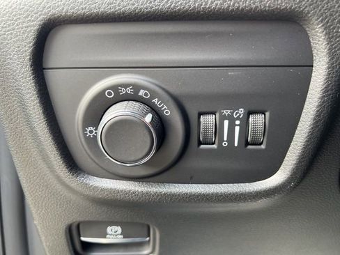 Certified 2025 Jeep Grand Cherokee Altitude AWD/4WD image 21