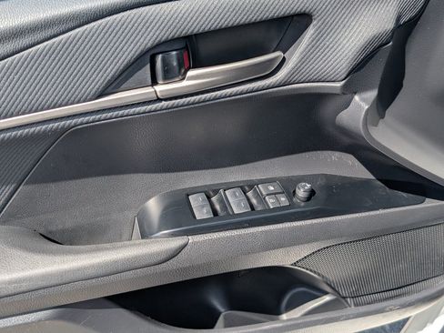 Used 2025 Toyota Camry SE FWD image 15