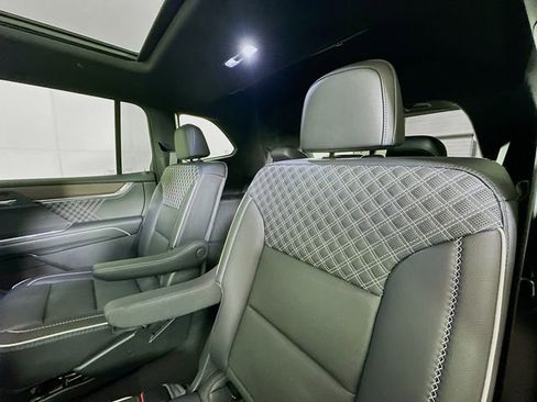 Certified 2024 GMC Acadia Denali w/ Super Cruise Package image 27