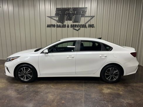 Used 2024 Kia Forte LXS image 3
