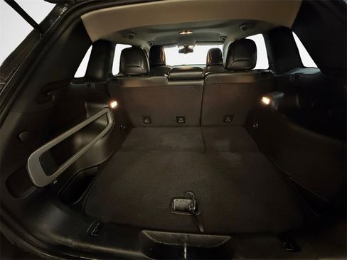 Used 2016 Jeep Cherokee Limited image 25