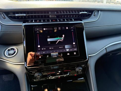 New 2025 Jeep Grand Cherokee Laredo image 18