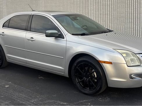 Used 2009 Ford Fusion SEL image 3