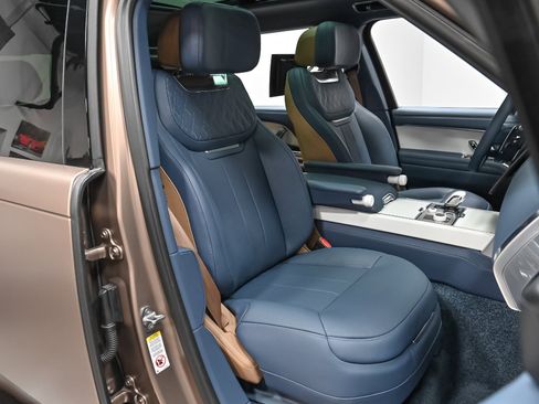 Used 2023 Land Rover Range Rover LWB SV Autobiography image 55