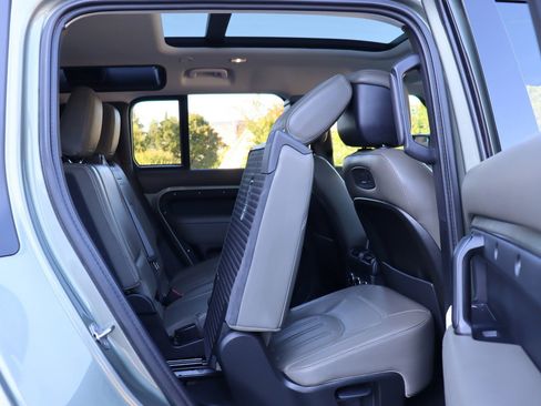 Used 2020 Land Rover Defender 110 HSE image 16