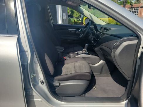 Used 2018 Nissan Rogue SV AWD/4WD image 24