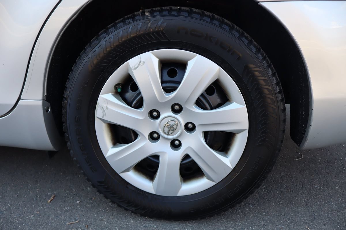 Used 2010 Toyota Camry FWD image 40