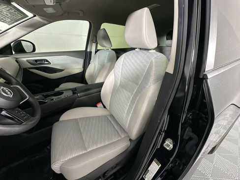 Used 2023 Nissan Rogue SV image 11