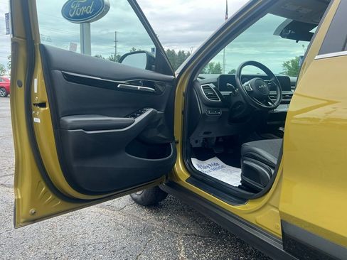 Used 2024 Kia Seltos S AWD/4WD image 9