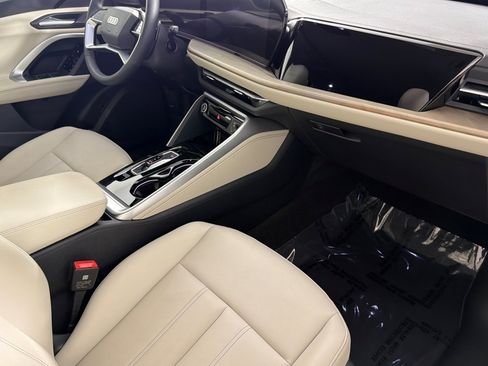 Used 2025 Audi Q5 Premium w/ Convenience Package AWD/4WD image 15