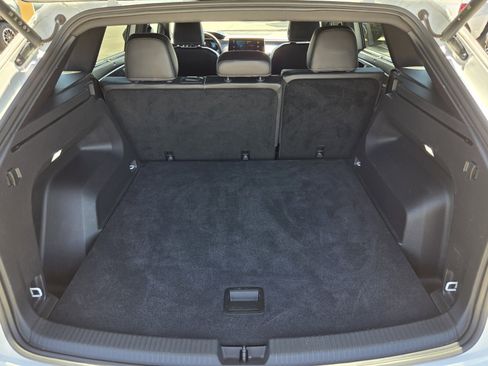 Used 2024 Volkswagen Atlas Cross Sport SE image 9