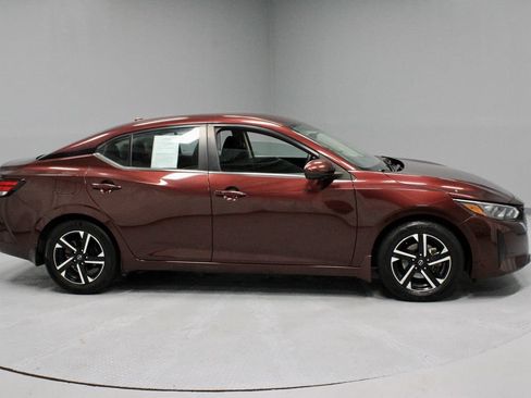 Used 2024 Nissan Sentra SV FWD image 11
