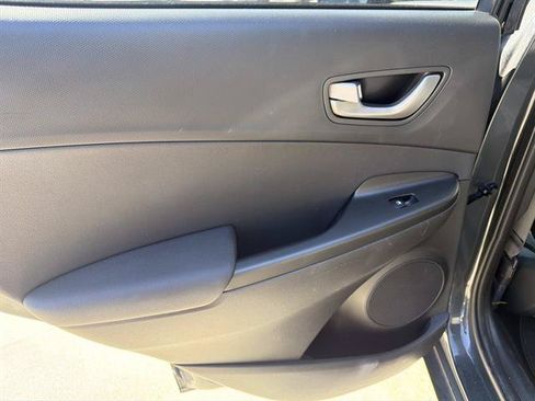Used 2018 Hyundai Kona Limited FWD image 9