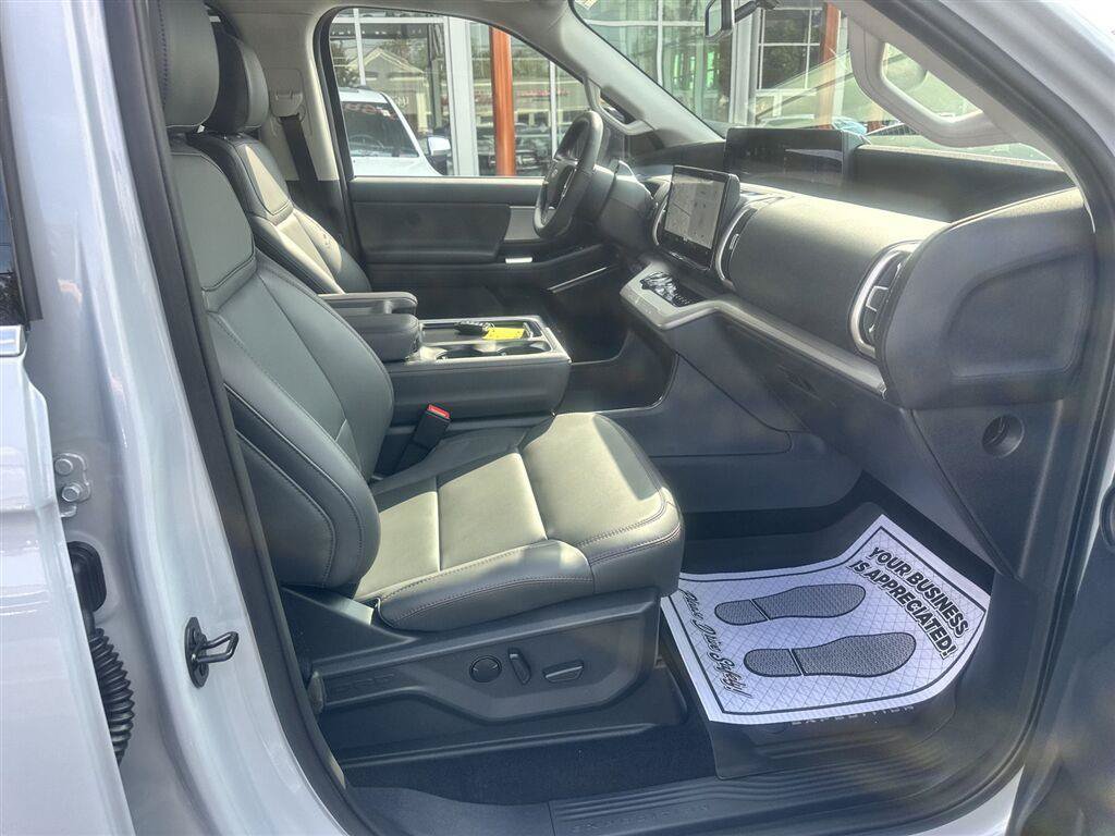 Used 2025 Ford Expedition Max Active AWD/4WD image 11