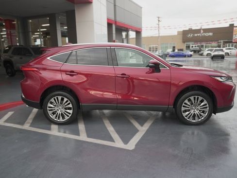 Certified 2023 Toyota Venza XLE image 8