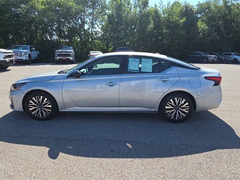 Used 2024 Nissan Altima 2.5 SV FWD image 5