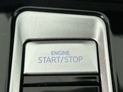 Used 2024 Volkswagen Atlas SE image 24