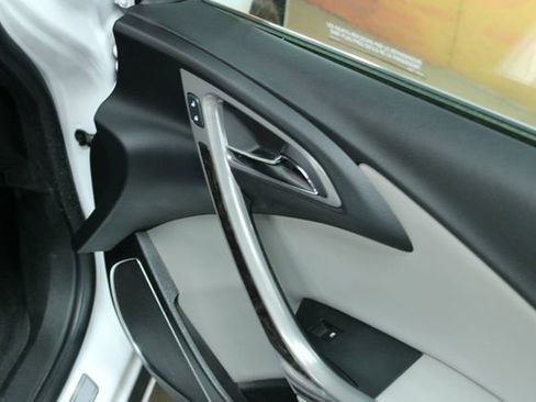 Used 2017 Buick Verano FWD image 9