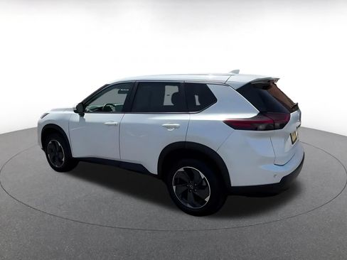 Used 2025 Nissan Rogue SV AWD/4WD image 8