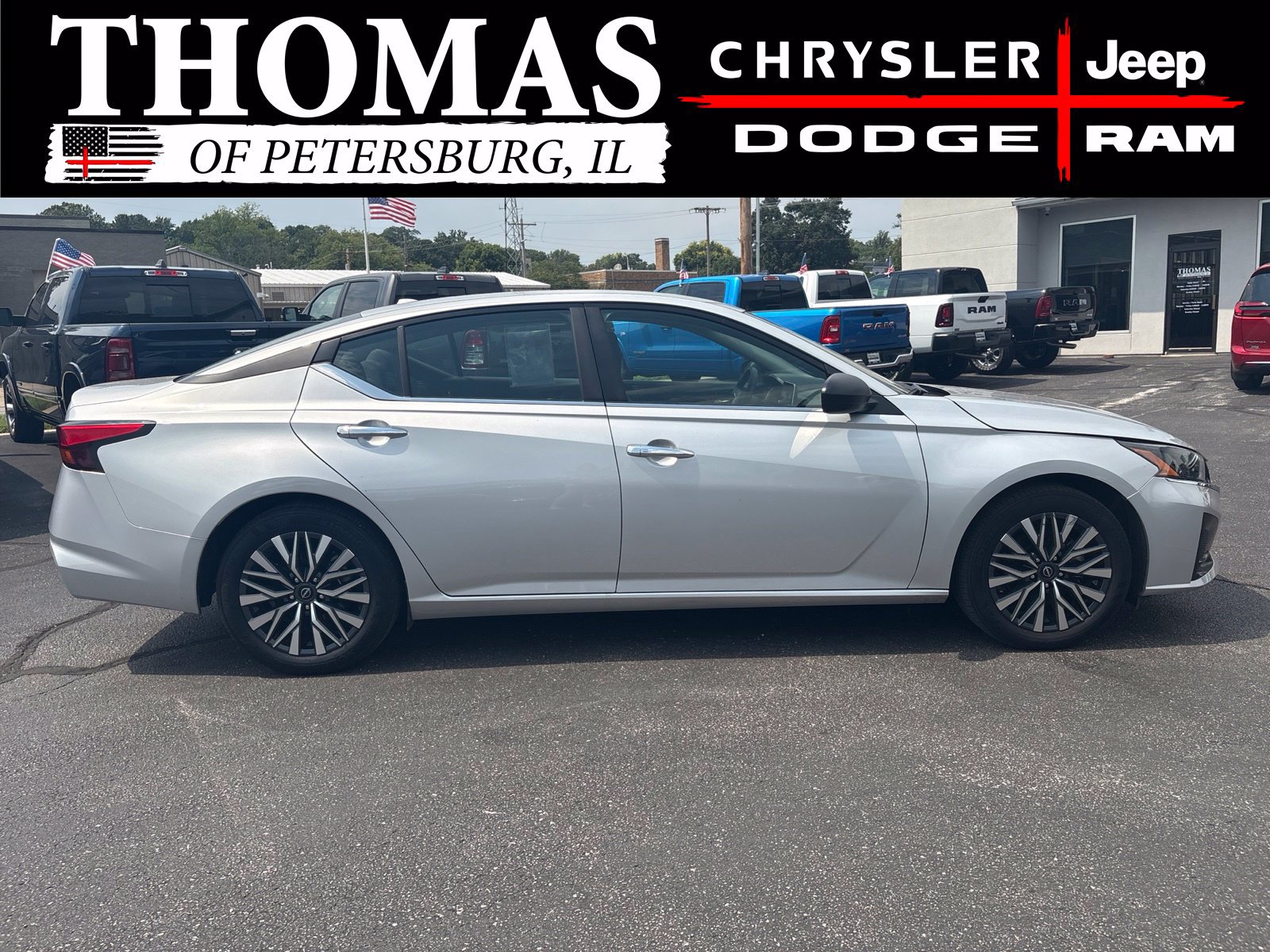 Used 2025 Nissan Altima 2.5 SV FWD image 8