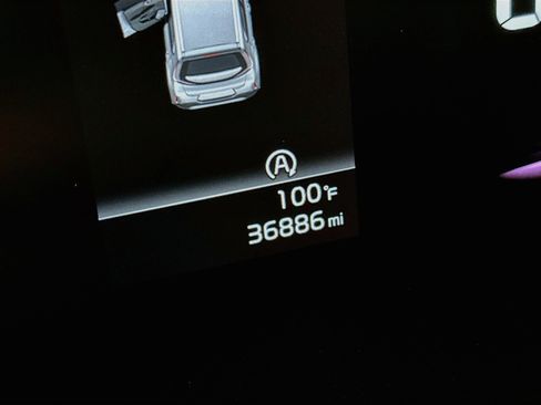 Used 2025 Kia Soul LX w/ LX Technology Package FWD image 19