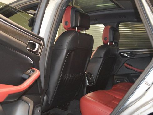 Certified 2023 Porsche Macan GTS image 18