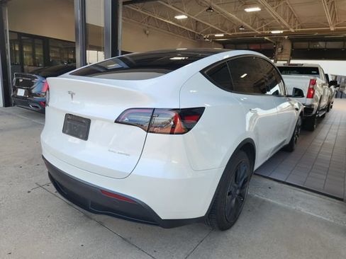 Used 2025 Tesla Model Y Long Range AWD/4WD image 6
