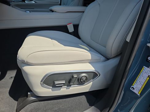 New 2026 Jeep Grand Wagoneer L 4WD image 25